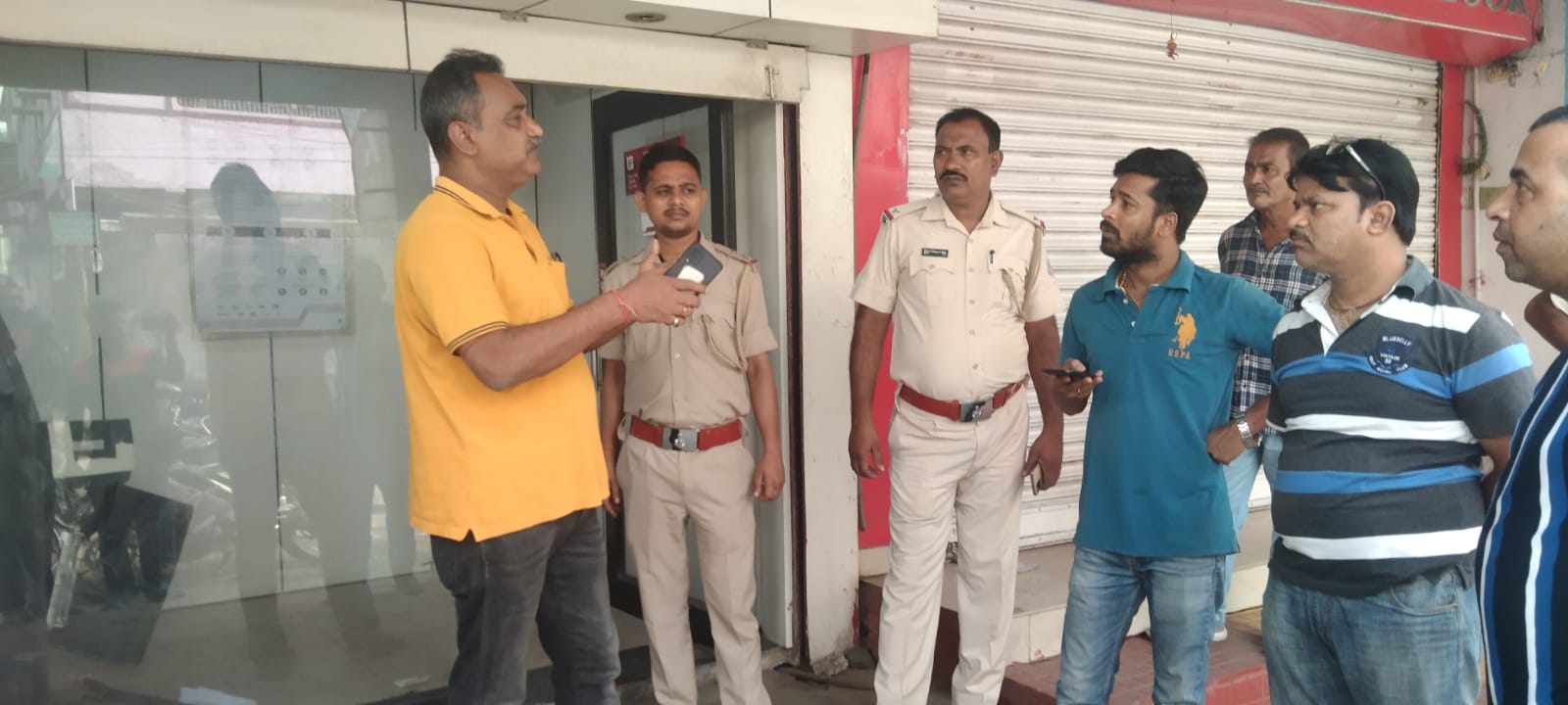 DHANBAD: बैंक के ATM को तोड़ डाला, पर नहीं ले जा सके पैसे