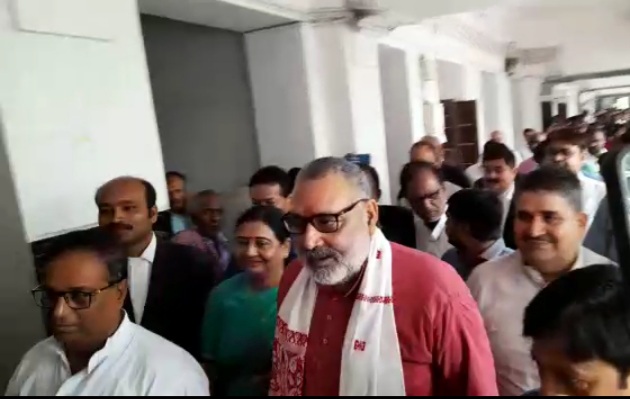 केंद्रीय मंत्री समेत एनडीए के 23 नेता रेलवे कोर्ट में हुए हाजिर