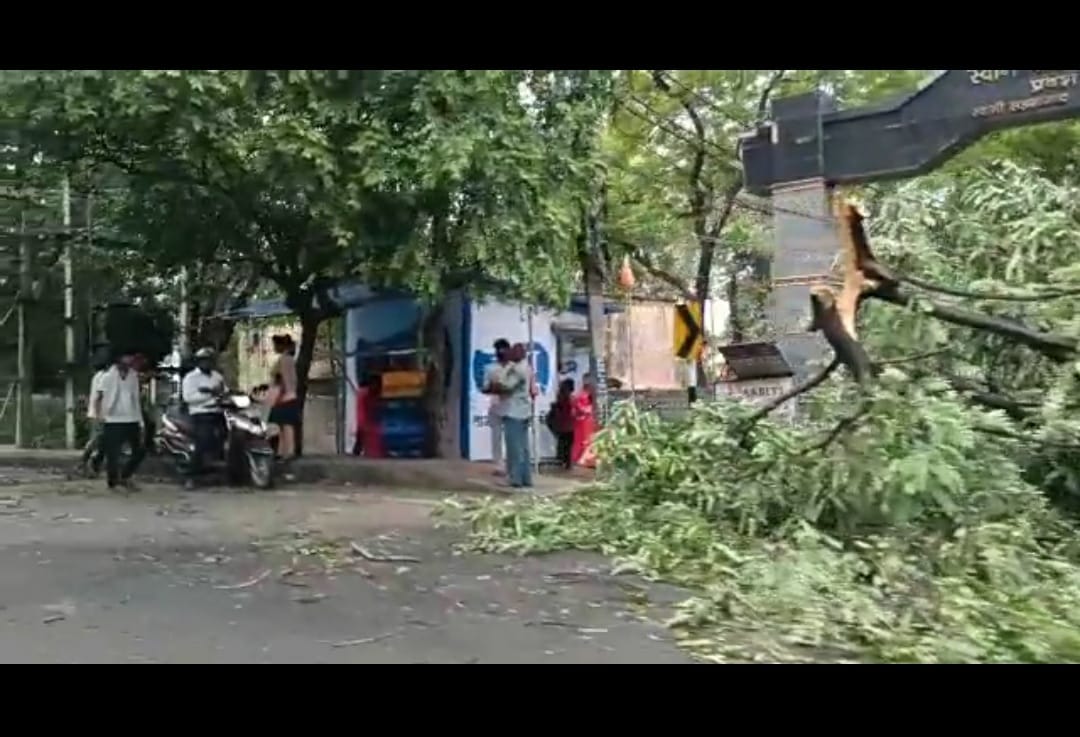 बारिश तो नहीं हुई लेकिन आंधी उड़ा ले गई बिजली