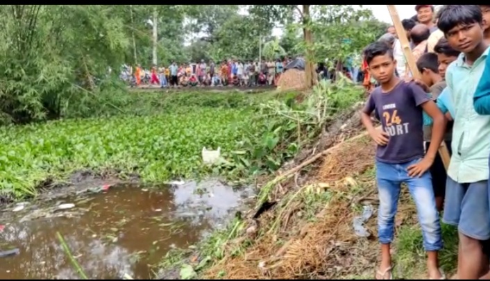 BREAKING : तिलक समारोह से लौट रहे स्कॉर्पियो अनियंत्रित होकर गड्ढे में गिरी,  मौके पर 8 की मौत