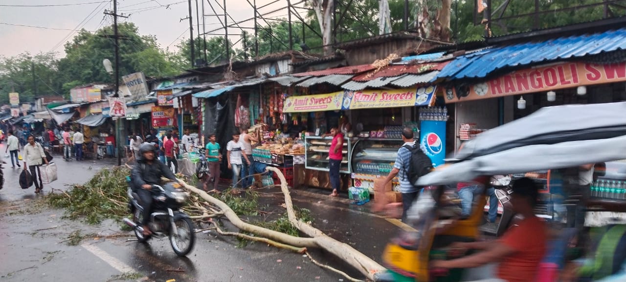 मौसम : Live update धनबाद में गरज और तेज हवा के साथ बारिश