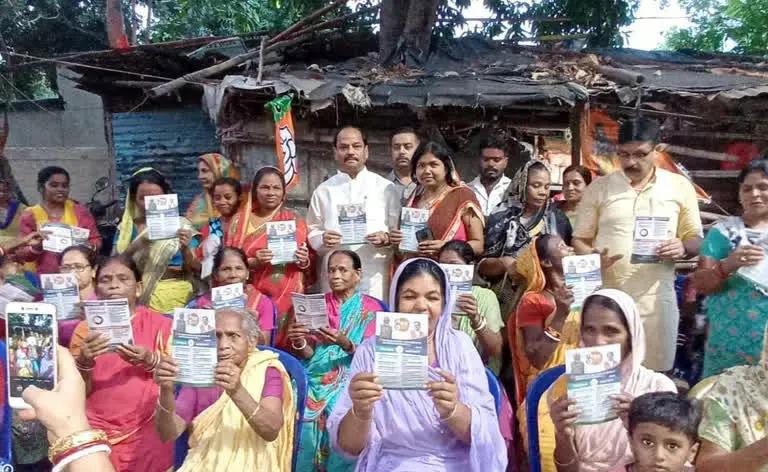 बिना किसी भेदभाव के हर वर्ग को मिल रहा मोदी सरकार की योजनाओं का लाभ: रघुवर दास