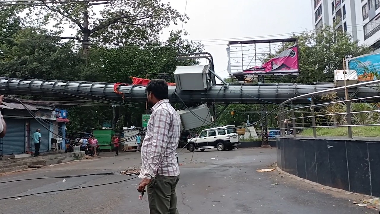 DHANBAD के सबसे ऊंचे हाई मास्ट टावर गिरने से सवालो में कैसे घिर गया निगम, पढ़िये डिटेल्स