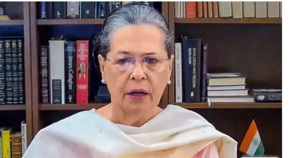 COVID : दस दिनों से बीमार चल रहीं सोनिया गांधी सर गंगाराम अस्पताल में भर्ती, हालत चिंता से बाहर