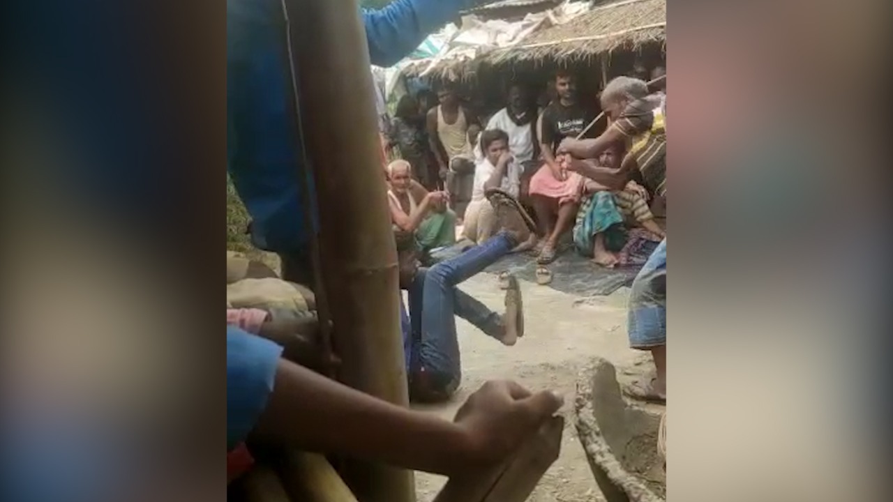 विवाहिता को भगाने के आरोप में युवक को खूंटे से बांध कर पीटा, वीडियो वायरल   