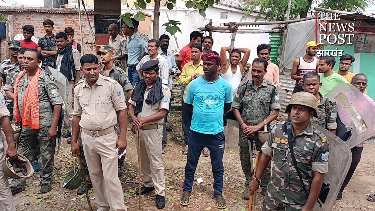 DHANBAD: घरों को कर दिया सील, कहा -अतिक्रमण हटा लें नहीं तो डोजर चलेगा