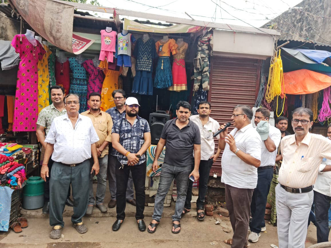 धनबाद चैंबर के बैनर तले  पुराना बाजार से शुरू हुआ अतिक्रमण हटाओ जागरूकता अभियान