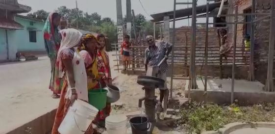 कपाली के पुडिसिली में पेयजल संकट, त्राहिमाम-त्राहिमाम कर रहे हैं लोग