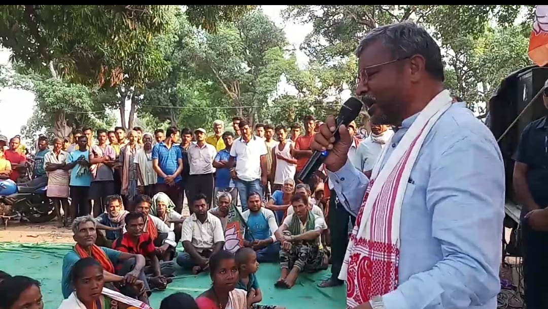 मांडर : बाबूलाल ने भाजपा प्रत्याशी गंगोत्री के पक्ष में की कई चौपाल, हेमंत सरकार पर लगाए कई आरोप