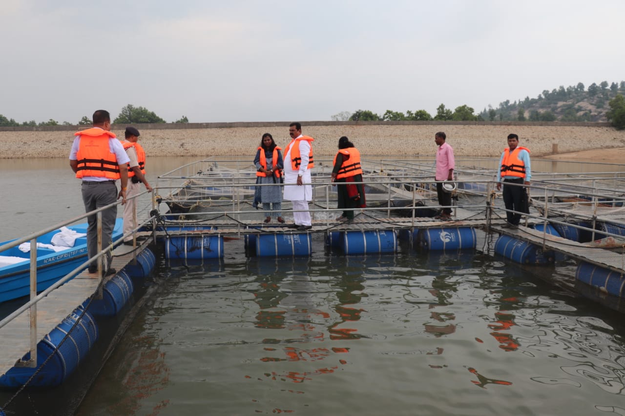 सिमडेगा पहुंचे केंद्रीय पंचायती राज मंत्री कपिल मोरेश्वर पाटिल ने मछली पालन पर बल दिया