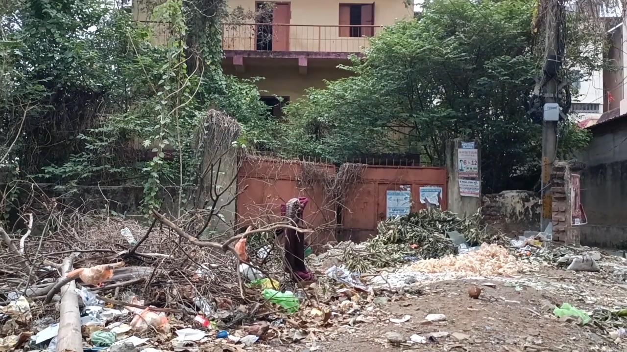 सरकारी लगभग एक करोड़ रुपए का कैसे हुआ बंटाधार, धनबाद के इस भवन को देखिये