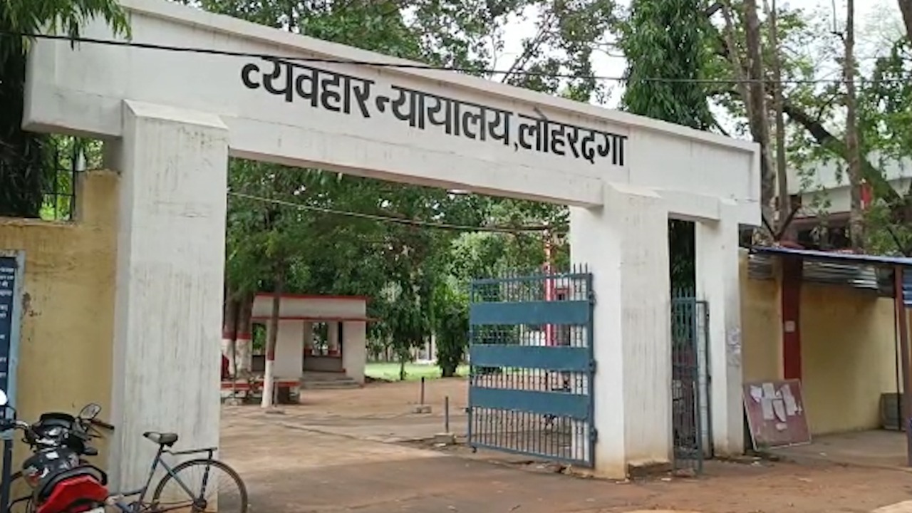 बच्ची को घर में अकेला देख युवकों ने की ऐसी हरकत, कोर्ट ने सुनाई आजीवन कारावास की सजा, जानिए मामला