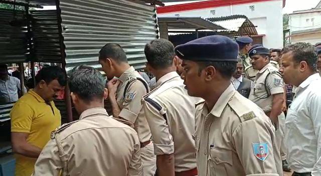 Breaking: कोर्ट परिसर में दिन-दहाड़े गूंजी गो'लियां, पुलिस की सुरक्षा में कैदी को मा'र डाला