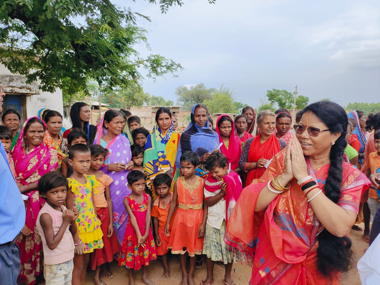 भाजपा प्रत्याशी गंगोत्री कुजूर ने ग्रामीणों से किया वादा, हमें जिताएं- सुंदर होगा अपना मांडर
