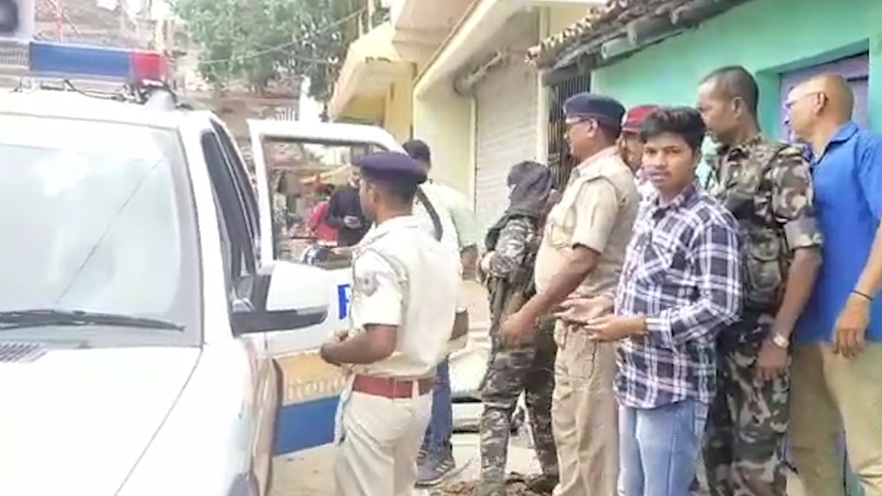 इंस्टाग्राम पर हुआ प्यार,  UP से नाबालिग से शादी करने पहुंचा झारखंड, जानिए फिर क्या हुआ कि पहुंच गया थाना