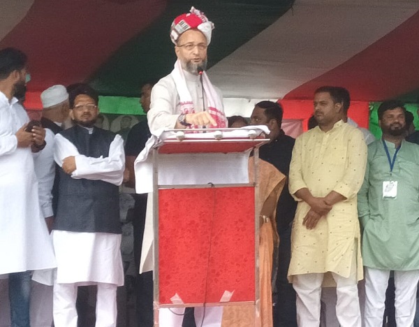 जिनके पक्ष में ओवैसी आए सभा करने वही मंच से रहे नदारद, AIMIM सुप्रीमो ने केंद्र और राज्य सरकार को घेरा