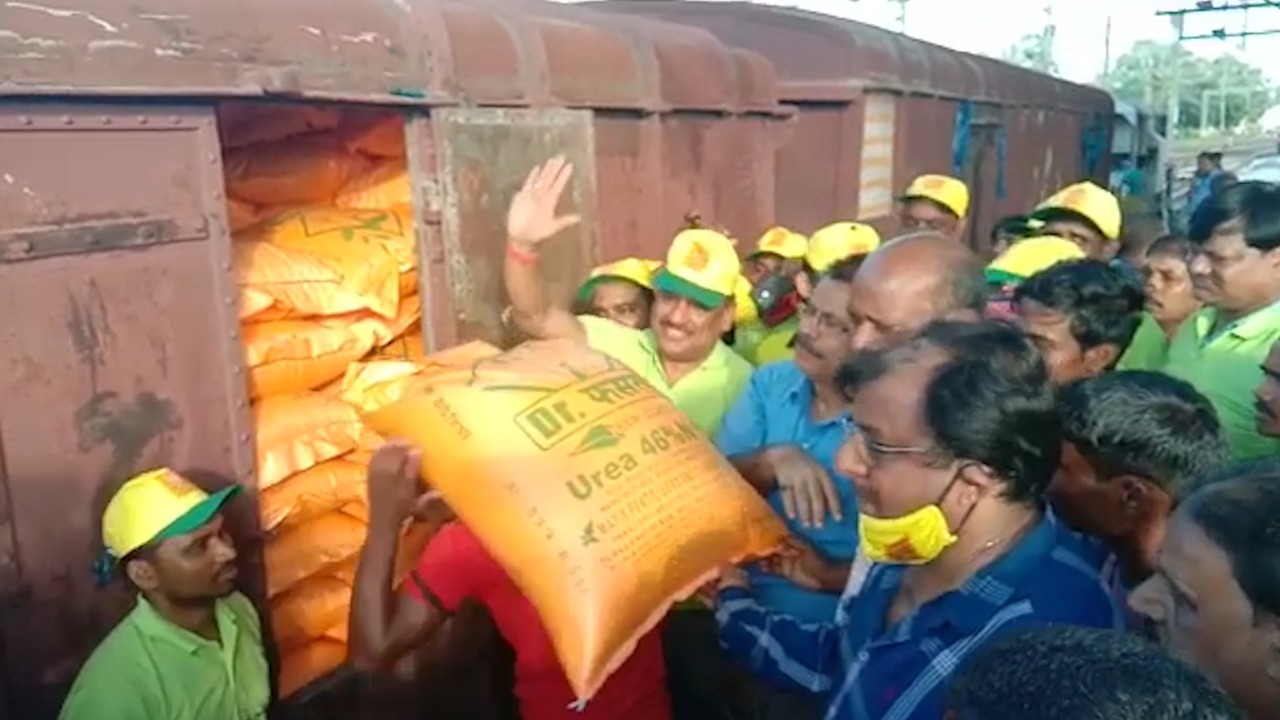 केंद्र ने झारखंड को दिया 1 लाख 70 हजार मीट्रिक टन यूरिया, देवघर को मिला 12 सौ मीट्रिक टन यूरिया