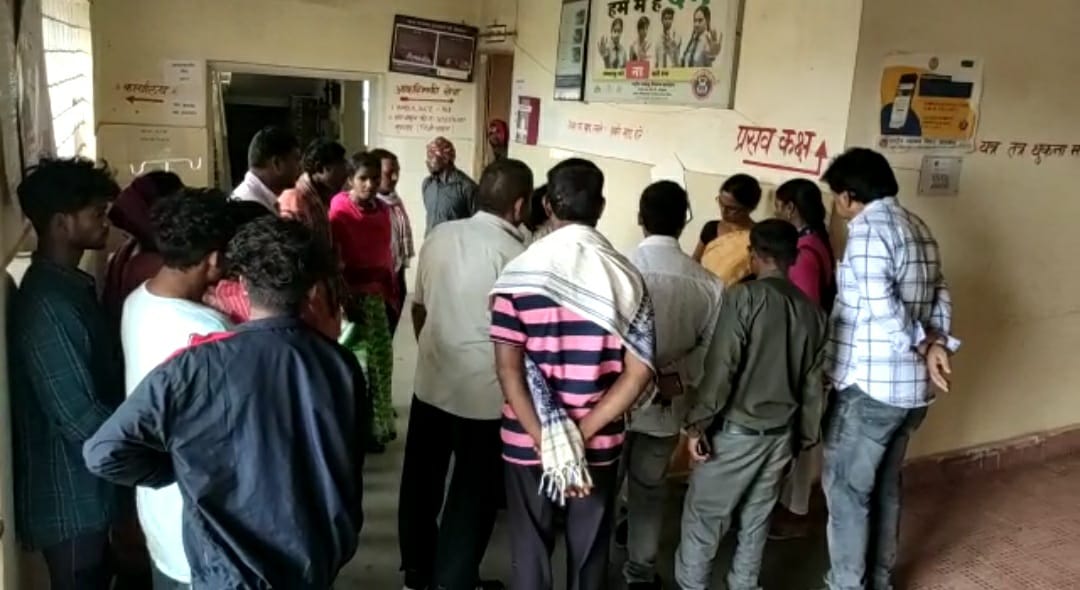 आसमानी बिजली से एक महिला की मौ'त, गम्भीर रूप से झुलसी दूसरी औरत रिम्स रेफर,  6 बच्चे भी चपेट में आये
