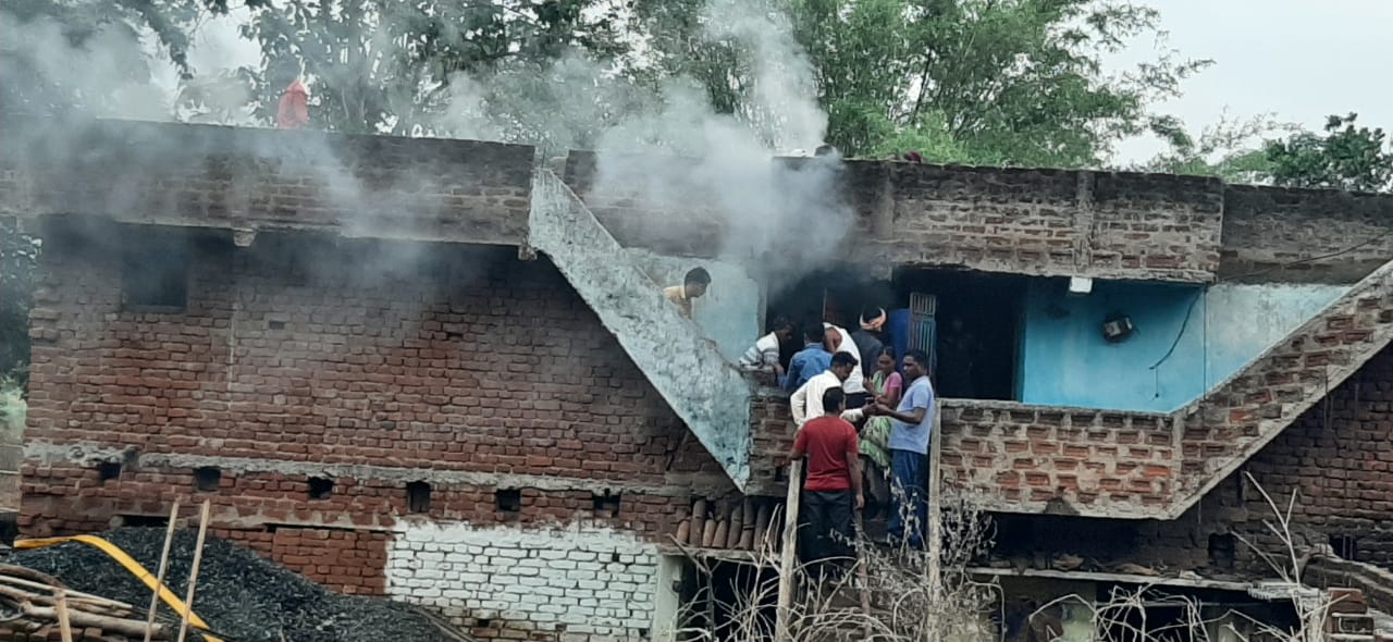 शराब की अवैध भट्ठी किया ध्वस्त, आधा दर्जन शराबी हिरासत में- भागने में सफल रही संचालिका