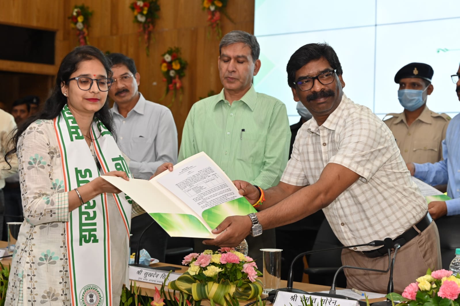 केवल नियुक्ति पत्र नहीं यह संकल्प पत्र है, साथ मिलकर राज्य को अपने पैरों पर खड़ा करेंगे: CM HEMANT SOREN