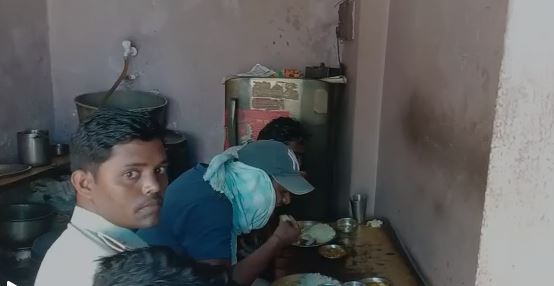 कैदियों की ऐसी क्या कर दी मेहमानवाजी कि चर्चा में हैं भागलपुर के एसआई और दो सिपाही, जानिये