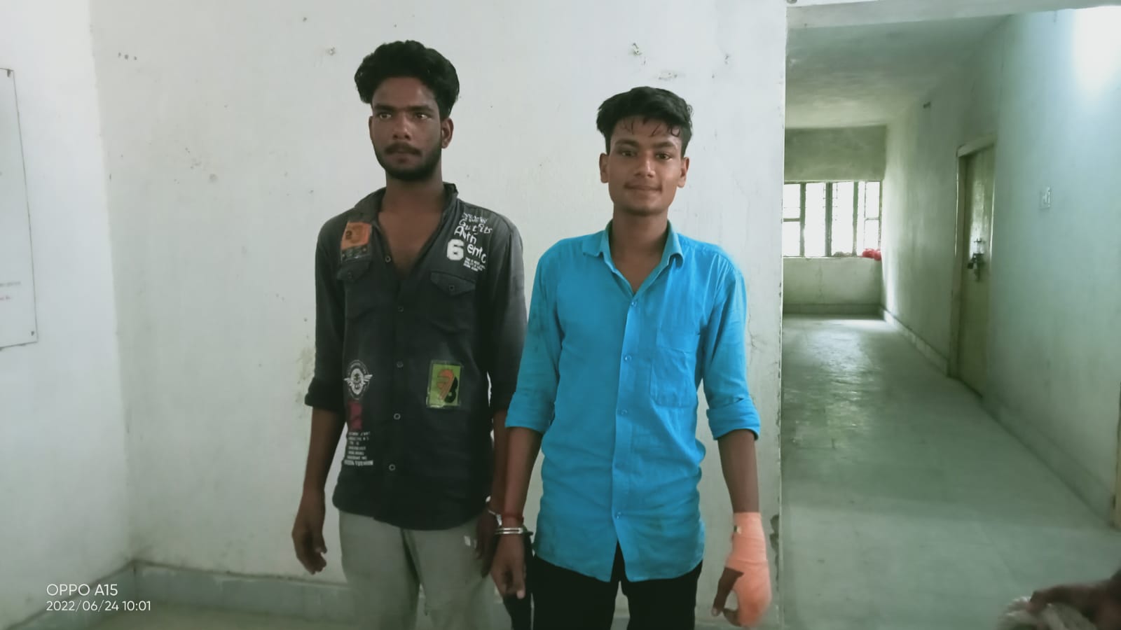 PALAMU: नशे की चपेट में आ रहे हुसैनाबाद के युवा, स्कूल के पास से हिरोइन के साथ दो युवक गिरफ्तार, जानिये क्या खोला राज़