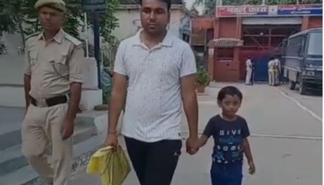 पांच वर्ष की रौशनी को कोर्ट के कड़े रुख के बाद मिली शिक्षा की रोशनी, जानिए पूरा मामला