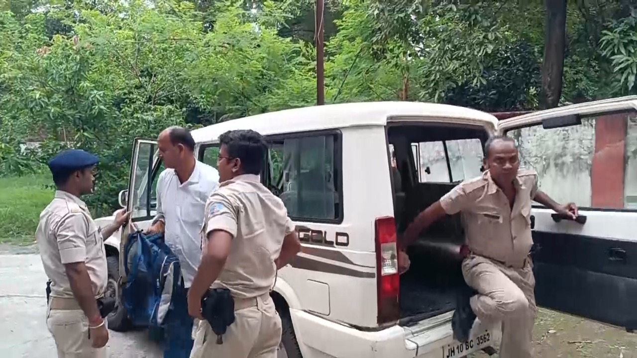 एसीबी की करवाई , बोकारो के जरीडीह में तीन हजार रुपये घुस लेते धराए  ASI