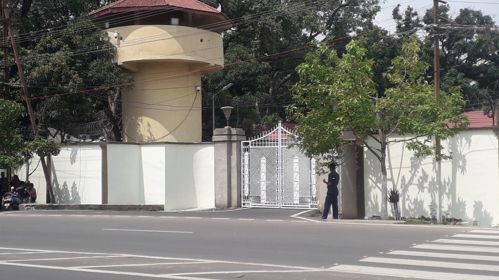 राष्ट्रपति चुनाव को लेकर मुख्यमंत्री आवास में झामुमो का मंथन, बैठक में शिबू सोरेन और हेमंत सोरेन समेत तमाम विधायक और सांसद मौजूद   
