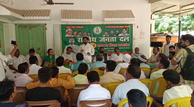 राजद के झारखंड प्रभारी पहुंचे देवघर, कहा- आपातकाल के विरोध में काला दिवस मनाना भाजपा का ढकोसला