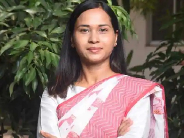 मांडर: पहले राउंड में कांग्रेस प्रत्याशी शिल्पी नेहा तिर्की 50 वोट से आगे, दूसरे नंबर पर बीजेपी की गंगोत्री कुजूर