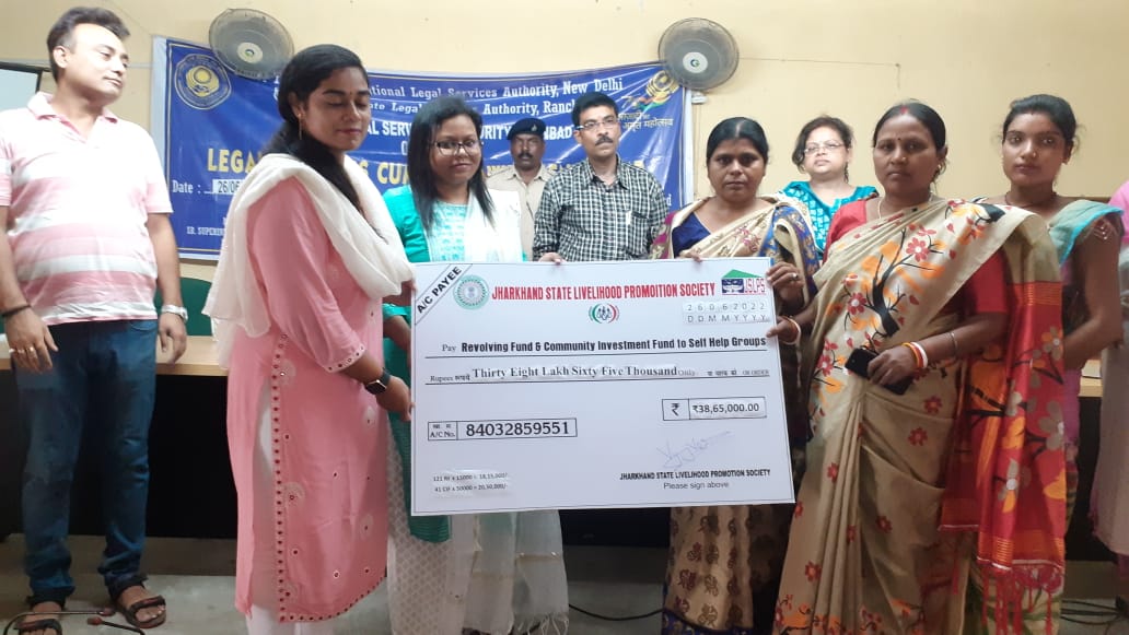 धनबाद के दस प्रखंडों में लगे शिविर, परिसंपत्तियों का किया गया वितरण 