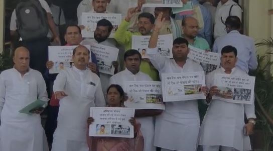 विधानसभा मानसून सत्र :  दूसरे दिन भी विपक्षी दलों का सदन में हंगामा,  अग्निपथ योजना का कर रहे विरोध 