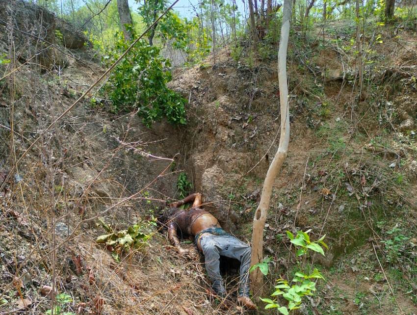लापता अवैध शराब कारोबारी का शव जंगल से बरामद, आक्रोशित ग्रामीणों ने एनएच किया जाम