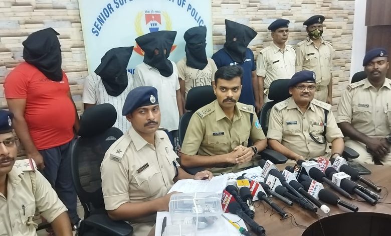 रिटायर्ड डीएफओ के आवास पर चोरी मामले का खुलासा, आभूषण विक्रेता समेत 5 गिरफ्तार