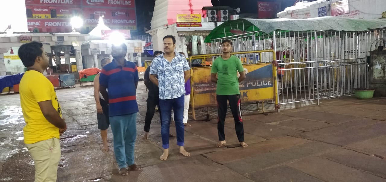 DEOGHAR: श्रावणी मेला को लेकर तैयारियां जोरों पर, डीसी ने आधी रात मेला क्षेत्र का किया औचक निरीक्षण