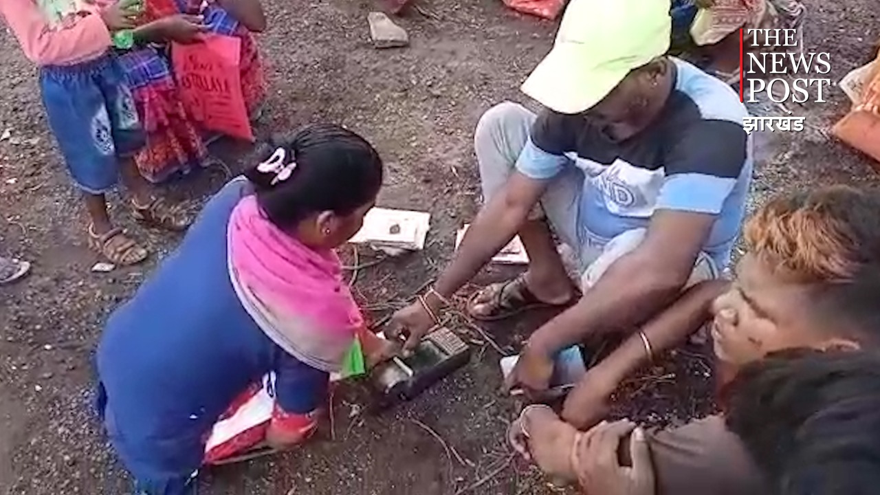 लाभुकों को राशन लेना पड़ रहा महंगा, बॉयोमेट्रिक करने जाना पड़ रहा है 5 किलोमीटर दूर