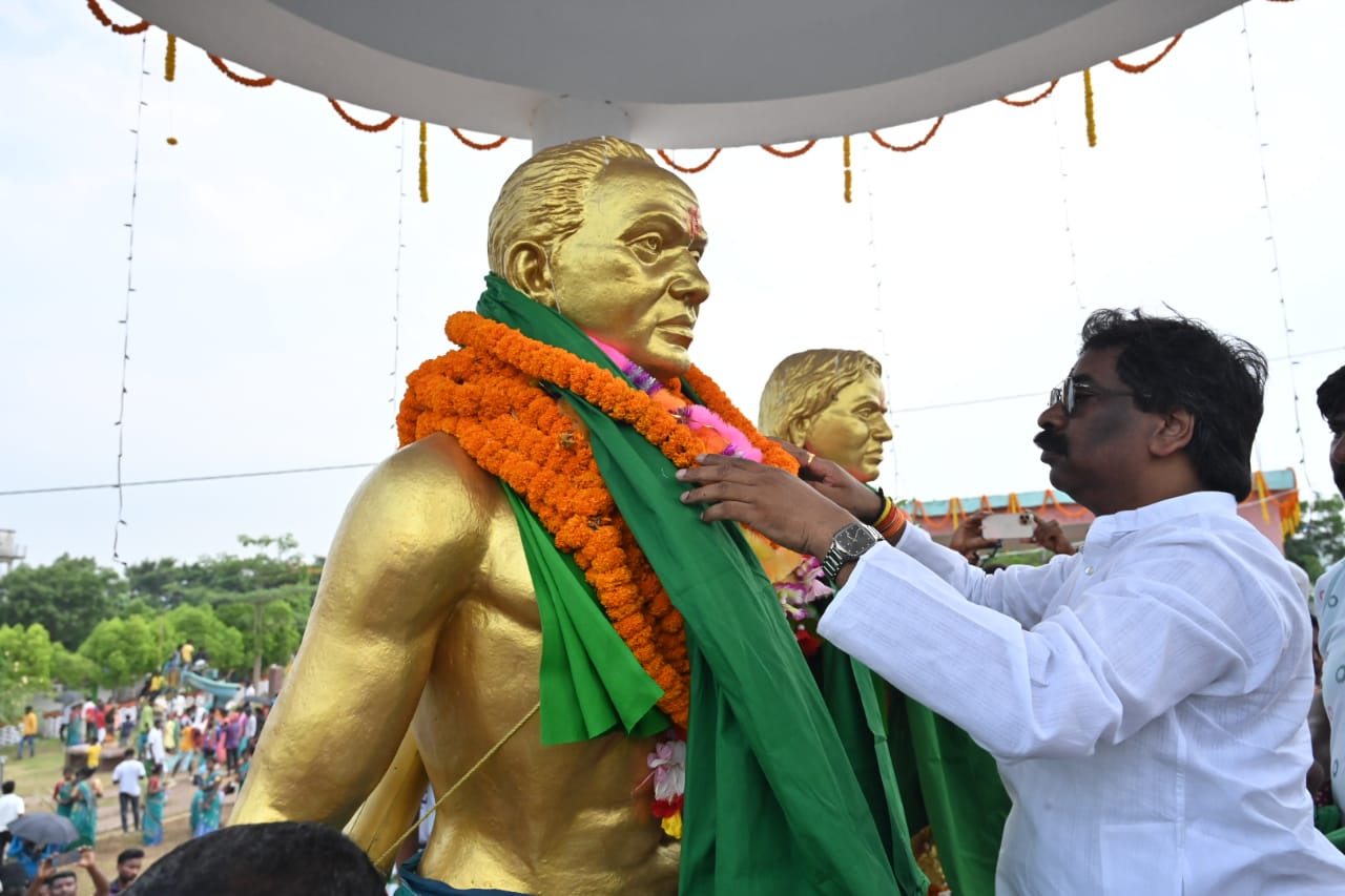 हूल दिवस के अवसर पर भोगनाडीह पहुंचे मुख्यमंत्री हेमंत सोरेन ने क्या-क्या किया, जानिये