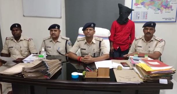 पुलिस ने एक आरोपी को पटना से किया गिरफ्तार, देवघर कोर्ट परिसर में 18 जून को हुई थी हत्या   