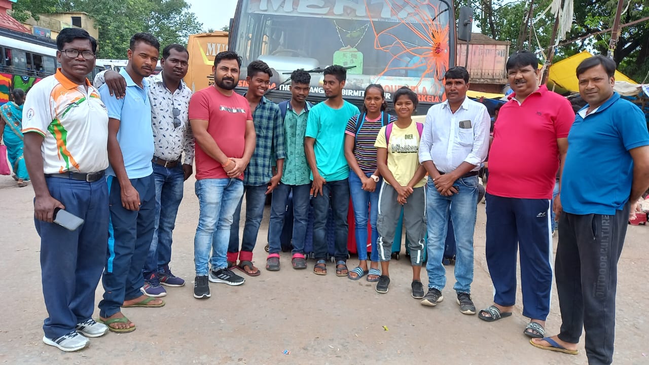 जूनियर हॉकी राष्ट्रीय कैंप में झारखंड की चार महिला खिलाड़ी शामिल, सभी बेंगलुरू के लिए रवाना