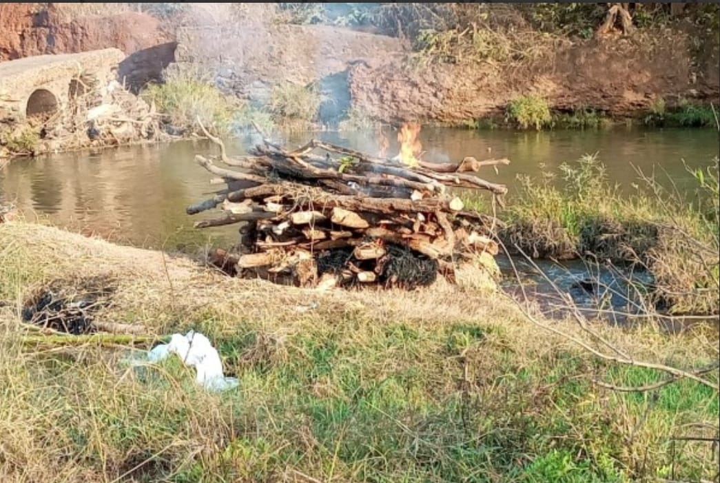झारखंड में इस जगह के लोगों को मरने के बाद नसीब नहीं 2 गज जमीन! जानें पूरा मामला