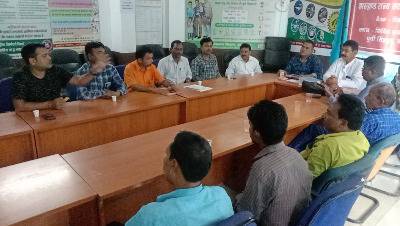 JAMSHEDPUR:अनुबंध पर नियुक्त चालकों के वेतन बढ़ाने और स्थायी करने की उठी मांग