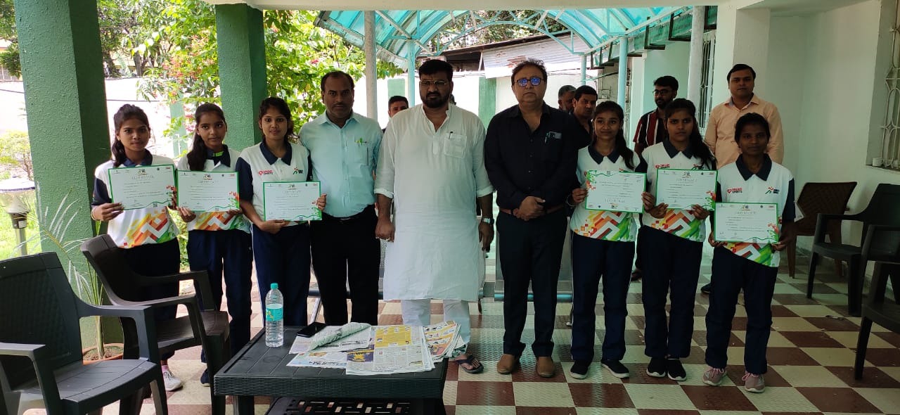 खेल मंत्री ने खेलो इंडिया यूथ गेम्स में भाग लेने वाले मलखंब खिलाड़ियों को किया सम्मानित