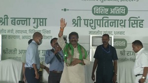 धनबाद में सीएम ने केंद्र को लिया निशाने पर, कहा – केंद्र के कारण धनबाद की परेशानी नहीं हुई दूर