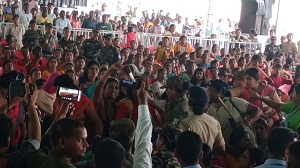 सीएम के भाषण के बीच पोषण सखियों ने फुलाया दम, जानिए मामला