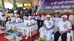 गिरिडीह में जुटे कई जिले के खिलाड़ी पुलिसकर्मी, DIG नरेंद्र सिंह बोले- खेलकूद से खत्म होती है सामाजिक दूरी 
