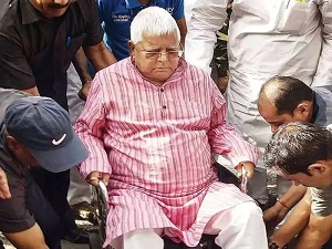 लालू यादव की तबीयत में सुधार, इलाज के बाद लौटे घर 