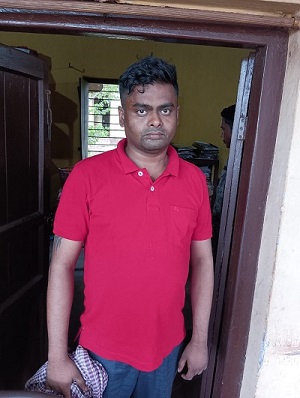 फरार लौह अयस्क तस्कर अमित श्रीवास्तव गिरफ्तार, पुलिस के कब्जे में Iron Ore से भरा ट्रक