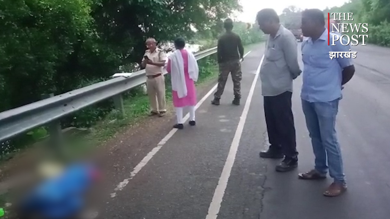 सड़क किनारे मिला वृद्ध महिला का श'व, जांच में जुटी पुलिस