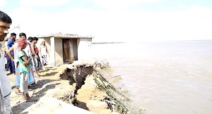 कोसी नदी ने मचाई तबाही, लोग पलायन को मजबूर, प्रशासन से नहीं मिल रही मदद